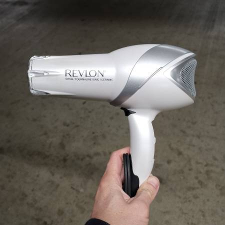 LIKE NEW REVLON HAIR DRYER 1