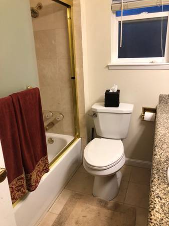 $560 / 2br - PRIVATE BRIGHT BEDROOM AND BATH READY (Medford)63690775463937121