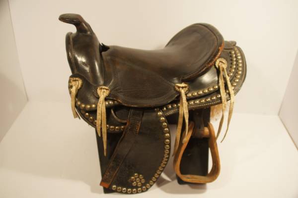Various horse items 1