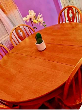 Kitchen Set- 6 chairs, table, 2 leaves - $125 (Hockessin)62940364775171121