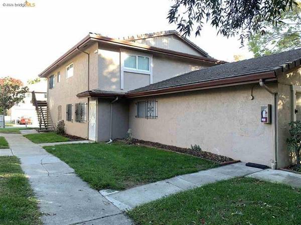 $1,800 / 2br - 823ft2 - Casa adosada de 2 dormitorios en la planta superior en Antioch (pittsburg / antioch)63668028517507120