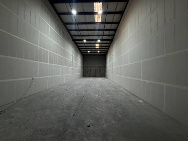 $4,995 / 5000ft2 - C-3 WAREHOUSE W/ 14' OVERHEAD DOOR & DOCK DOOR ACCESS (28TH AVENUE & INDIAN SCHOOL)64024823450497121