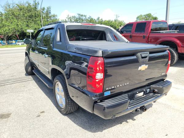 2010 Chevrolet Avalanche 1500 LTZ ¡CarFax limpio! - $8.690 (Tampa)63443116350723124