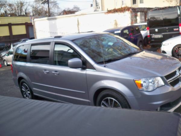 2016 DODGE GRAND CARAVAN  SXT 1