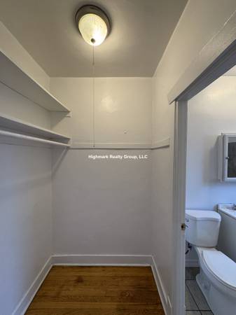 $1,300 ★ Devon Bloom Studio – Heat, Gas & Water Included – Top Floor ★ (Edgewater)63899124882179123