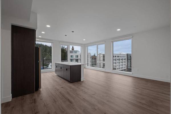 $2,725 / 2br - 1086ft2 - Matte Black Fixtures, EV Charging, Walk-In Closets, Mezzanines* (Sehome)63935190627971123