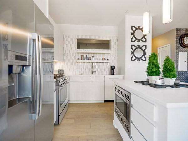 $1,800 / 1br - 865ft2 - Welcome to one of South Boston's premiere buildings64213537124481122