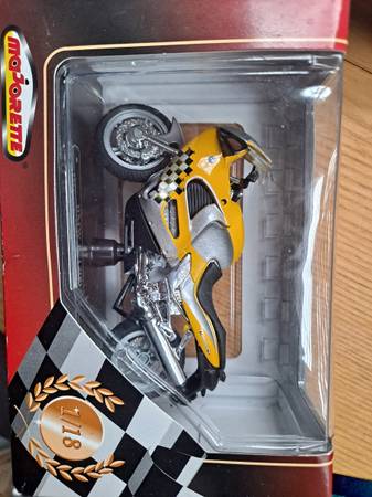 1/18 BMW K2000RS Motorcycle 1