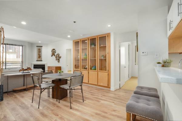 $3,650 / 2br - Westwood 2BR 2BA w/ Central Air, Balcony, Pool, Parking! Westwood! (Westwood 90024/UCLA, Brentwood, West LA, Beverly Hills)63869889838721120