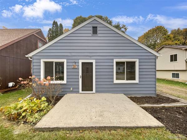 Ahh, the comfortable life... Home in Waterford Charter Township. 3 Beds, 1 Baths 1