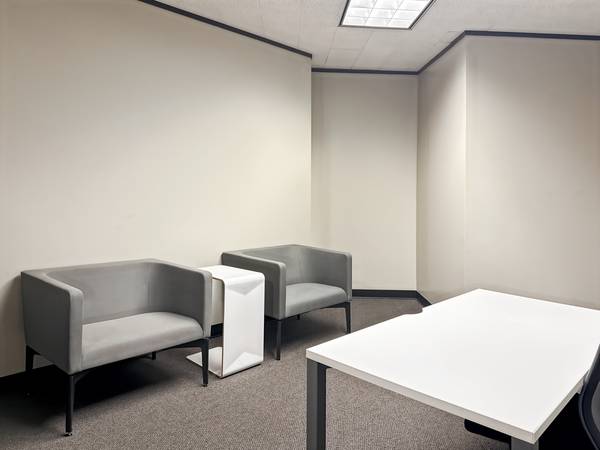 $378 Espacio de Oficina Privada – Términos Flexibles, Excelentes Comodidades, ¡Listo para Mudarse!63792221313411121