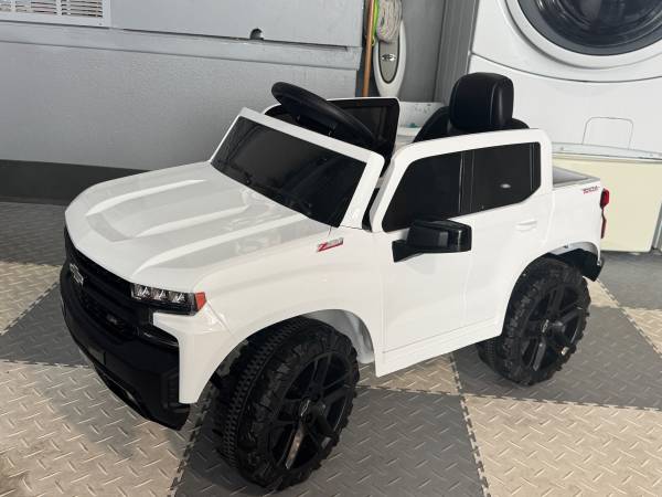 Kimbosmart Licensed Chevrolet Kids Electric Car 1