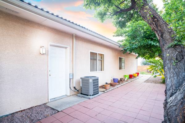 $319,900 / 3br - ¡Hogar Impecable en Regency Crest! (Pueblo)63686957826307123