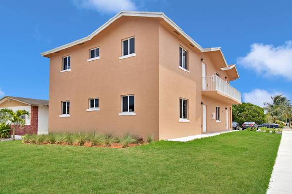 $2100.00 / 2br - 750ft2 - 1521 N 23 AVE64002014568961123