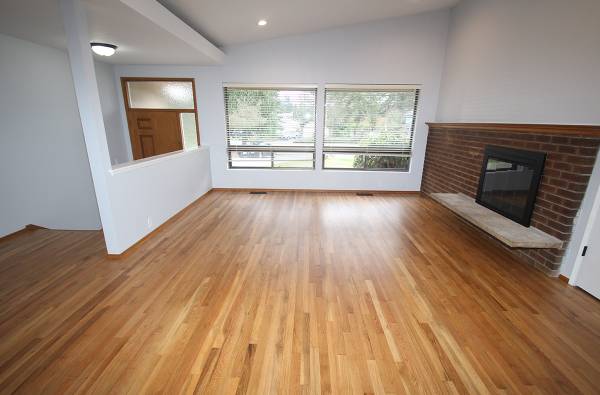 $2,995 / 3br - 1300ft2 - FULLY RENOVATED 3 BED, 2 BATH BELLEVUE HOME W GARAGE (Bellevue, Seattle, Redmond, Newport Hills)63850755394179121