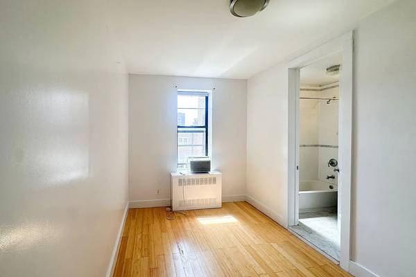 $2,100 / 1br - Big Size apartment for rent64033459456515121