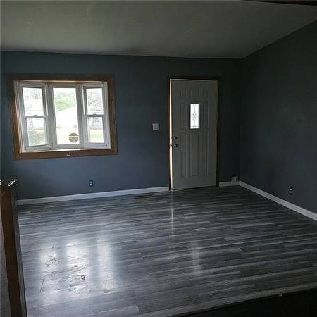 $132,900 / 2br - 616ft2 - Charming Starter Home: Open Concept, Fresh Updates, Covered Porch! (Des Moines)64308411298049121