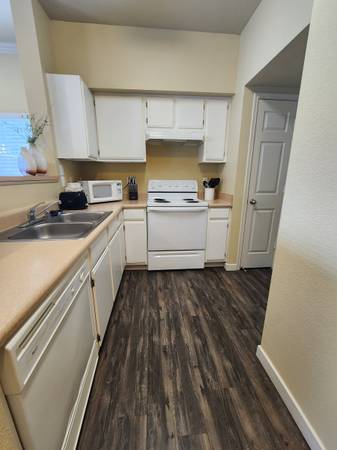 $1,425 / 1br - 765ft2 - Bottom Floor One Bedroom with lots of Light and Faux-wood Flooring! (Boise)64003313183618122