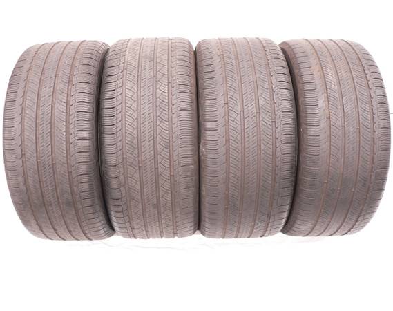 295 40 20 Michelin Latitude Tour HP 106V--50% life-- 1