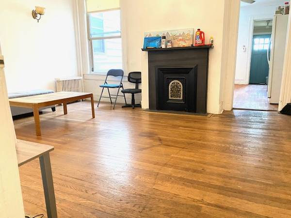 $875 / 4br - 1200ft2 - Half month FREE  - ONE min walk to Subway, free laundry, 2 bathrooms (Jersey City (Journal Square Path))63788783709699124