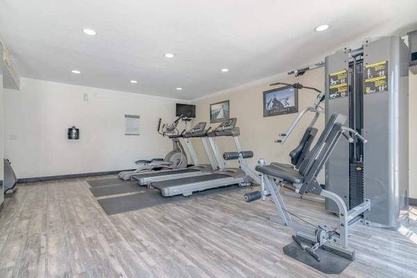$1,479 / 476ft2 - Estudio impresionante con balcón ~ Ubicado en PALM SPRINGS, (311 S SUNRISE WAY, PALM SPRINGS, CA)63668320574977122