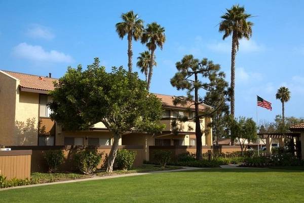 $2,250 / 1br - 851ft2 - Gas Range, 2 Swimming Pools, 8 Gas Barbeque Grill Areas (645 Lantana St, Camarillo, CA)63668271302401120