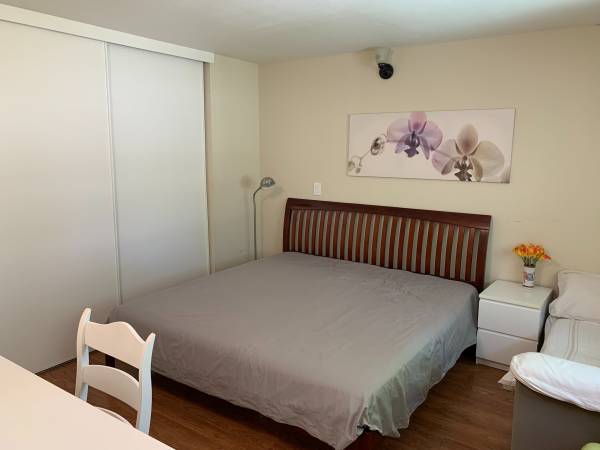 $1,400 / 1br - Master Bedroom Suite with Private Entrance/Yard (Sunnyvale) (sunnyvale)63880135425155124