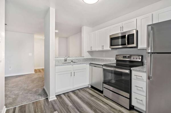$1,995 / 2br - 2/BD, Garaje, Administración en el lugar (201 Owings Gate Court, Owings Mills, MD)63694482870529123