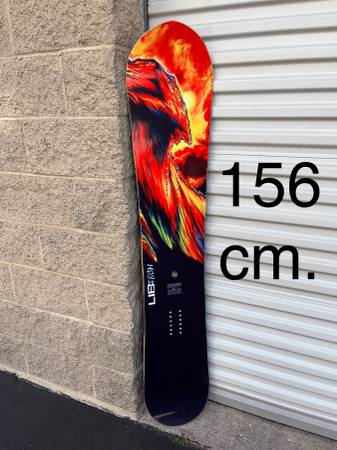 156 cm. EUC Lib Tech Attack Banana HP snowboard 1