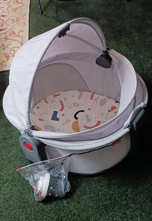 Fisher-Price baby Dome portable bassinet Indoors or Out-Practically Ne 1