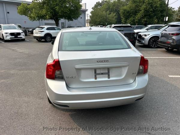 2008 Volvo S40 2.4i Plata - $2.950 (Subasta de autos públicos de Woodbridge)63435083597057123
