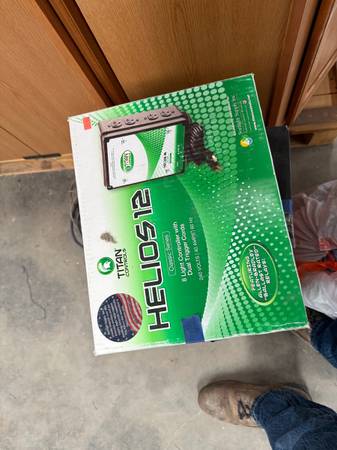 8 light controller and 2. 8 inch fans 1