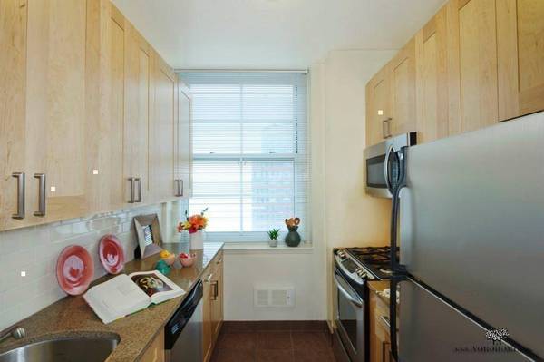 $3,500 / 2br - ESPACIO MASIVO=ÚLTIMO PISO=EXCELENTE ILUMINACIÓN=TECHO ALTO=Baño de mármol (Battery Park)63854481580163124
