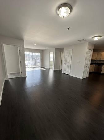 $2,525 / 2 habitaciones - 1140ft2 - Amplios armarios empotrados, pisos laminados, parque para perros (180 Woodbury St, Manchester, NH)63656178280449121