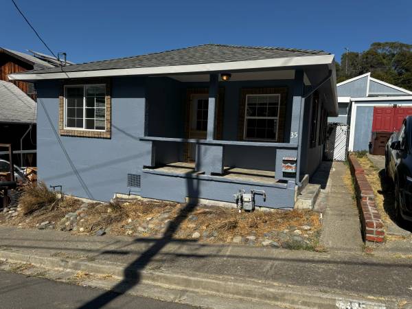 $2,795 / 2br - 855ft2 - Quaint remodeled cottage located on quiet street with storage/shop (Crockett)63667924995073121
