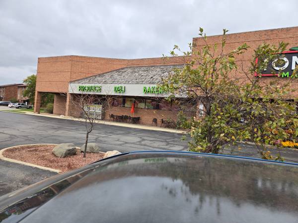 $14 / 20000ft2 - 20,000 sq ft Warehouse/Office Space & 4,000 sq ft Retail Space Lease (Warrenville)64201214380033121
