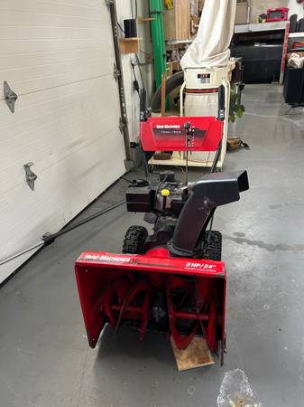 8hp Snow Blower Yard Machine MTD 1