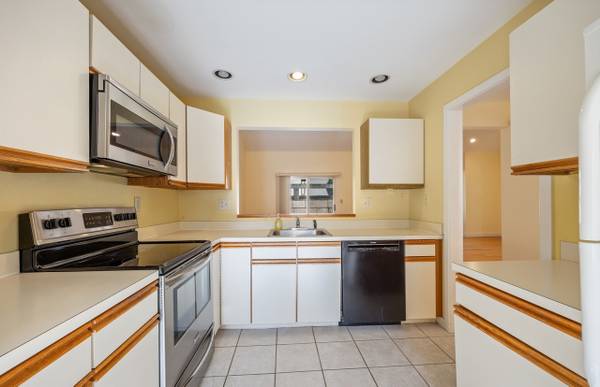$2,450 / 1br - 1668ft2 - bright and very open living room/dining64010164938243123