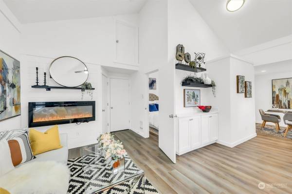 $1,499 / 1br - 550ft2 - Renovated Greenwood Home w/ New Systems & Big Yard, Prime Location! (Seattle, WA)63866941622017122