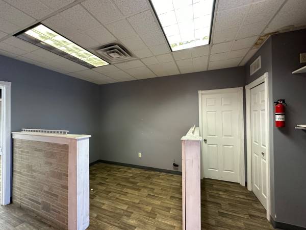 $2,500 / 1000ft2 - Commercial space for rent – Office, Retail, Medical, etc.64181048224385123