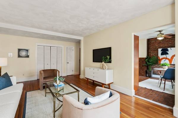 $2,700 / 1br - 670ft2 - Coolidge Corner w/ Parking & Laundry – Available Now (Brookline)64213547842051124