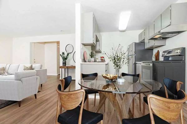 $1,916 / 2br - 925ft2 - Convenient full size washer/dryer in your new 2 bed, 1 bath! (University Place - University of Puget Sound)63850639377025122