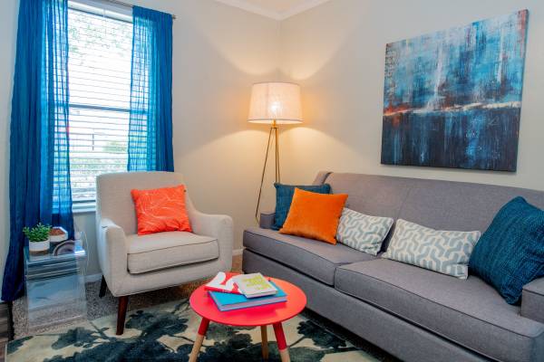 $1,010 / 1br - Un dormitorio con lavadora y secadora63857515322243124