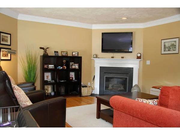 $3,250 / 2br - 1450ft2 - Portsmouth (furnished) townhouse, 1/2mile to I-95, 20 min Newburyport63856666366465122