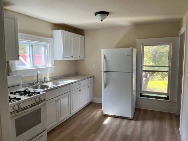 Nicely updated 2 bedrooms in Newfield 1