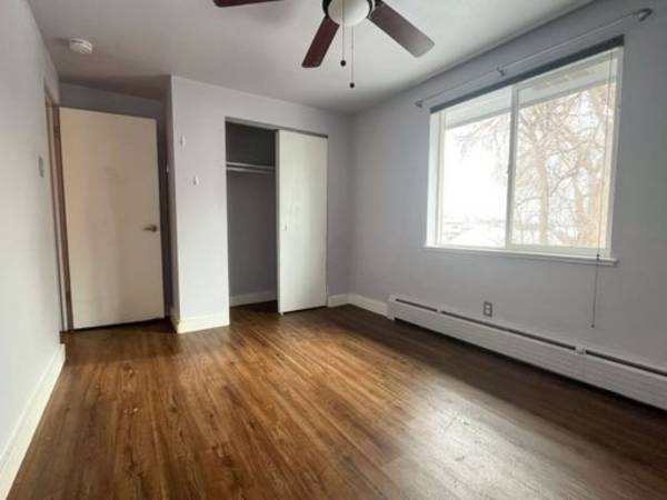 $900 / 2br - Just stunning!! Spacious 3 Bed, 2 bath with lot of light (Wheat Ridge)63920602948482123