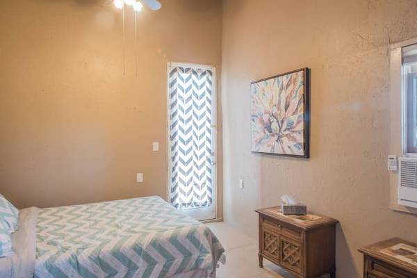$1,300 / 2br - 775ft2 - close to Uof A 2 bedrooms 1 bathroom (Plumer and 18th Street)63674963831297124