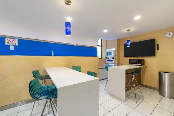 $2,400 Vibrant, beautifully-designed coworking spaces add an extra dimension (Midtown West)63854384928771122