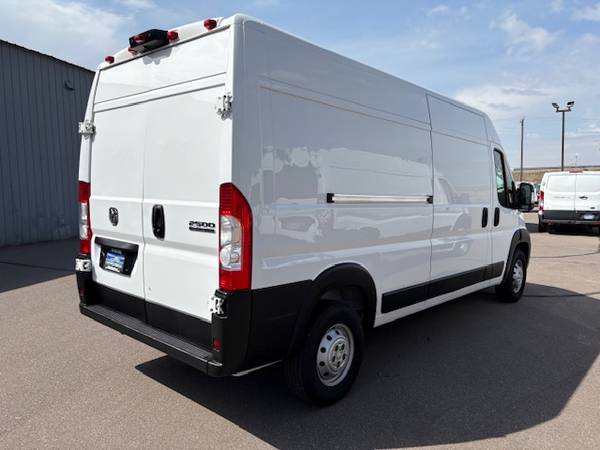 2023 Ram Pro Master techo alto 159 pulgadas - $27,900 (rogers)63502661731073122
