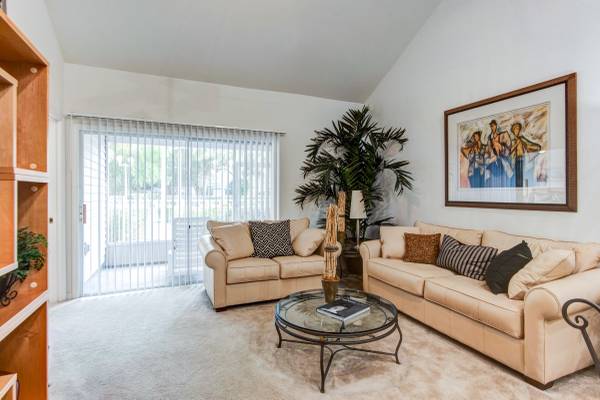 $1,949 / 2br - 2 BEDROOM 2 BATH APARTMENT AVAILABLE!! (5333 SW 75th Street, Gainesville, FL.)63823034375939122